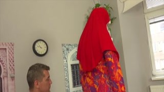 Lazy milf in hijab gets a lesson