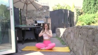 Lola Elles Yoga Video